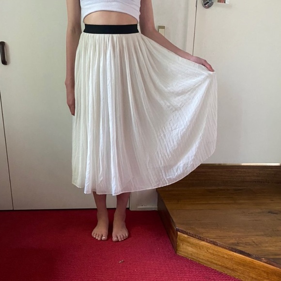 Veronika Maine white pleated skirt - Picture 2 of 3